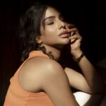 Pavithra Lakshmi Instagram - Live for the moments that gives happiness to your soul🔶📙 Shot by @irst_photography Styled by @shimona_stalin Mua @makeupby_kiruthiga Hair @soniyarameshbabu_muah