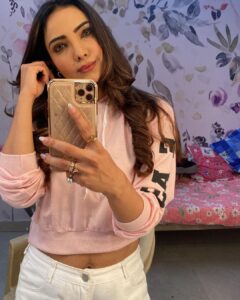 Pooja Banerjee Instagram - Few Shades of #PihuKapoor… Alas I’ll have to say ‘Till we meet again... ‘. The sassy, savage and feisty girl who made Pooja more like her… everyday waking up to being Pihu made me dance with joy… I did incorporate a lot of #PihuKapoor into Pooja…  though this journey was the most short lived one for me, I’ll have to admit I learnt a lot from this journey.. I know this is just a beginning for me for a lot of good things are coming my way…  swipe till last to get a cheers 🥂 from #PihuKapoor  #PoojaBanerjii