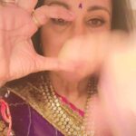 Poonam Dhillon Instagram - Tried to add new audio to.old reel-- original was "Dil hai chota sa" from Roja Film but somehow audio got taken away/ disallowed... so here it is with new audio... fun I think !!!
