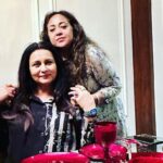 Poonam Dhillon Instagram – What a evening of divine food & absolutely amazing friendship !! Thanks dear Meenu @suchhandachatterjee for a memorable evening . You are a PERFECT hostess!! Meeting my very dear friends @kantaaadvanii #papiaguha @sukhwantdhadda  was so special