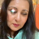 Poonam Dhillon Instagram - Music is soul food !! #lovemusic #indianmusic #latamangeshkarsongs #sahirludhianvi #bestlyrics #oldisgold #izzatfilmsongs