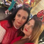Poonam Dhillon Instagram - Happy birthday my Sohni Sikhni @poonam_dhillon_ loads of love my gorgeous- have a beautiful, blessed birthday ❤️🥂🎂 #birthdaygirl