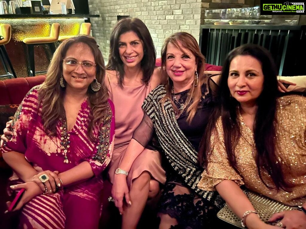 Poonam Dhillon Instagram - The week that was !! Festivity is in the Air !! #birthdayparty #prediwali #frienshipismagic #Happiness #love #goodfood #funtimes #music #dance