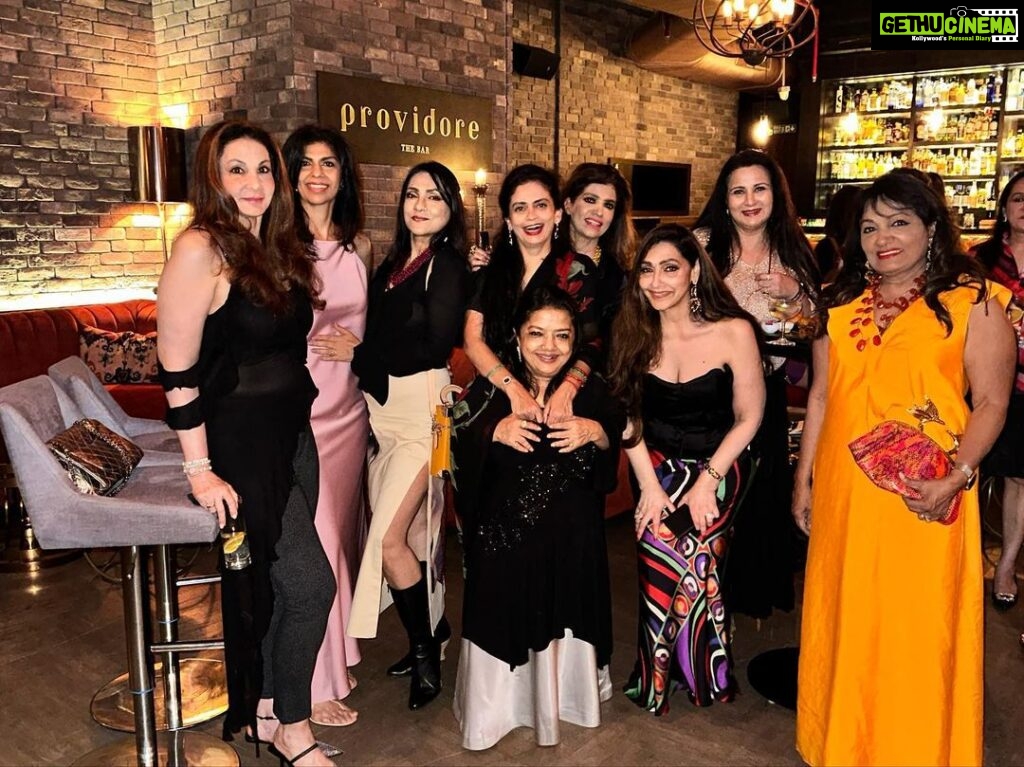 Poonam Dhillon Instagram - The week that was !! Festivity is in the Air !! #birthdayparty #prediwali #frienshipismagic #Happiness #love #goodfood #funtimes #music #dance
