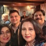 Poonam Dhillon Instagram – Party mood!! 🥰💕🎁🎊🎉🎈Good to catch up with so many Dear Friends. Happy Birthday @sammirshah  @moranialy . Lovely party !!