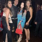 Poonam Dhillon Instagram - Party mood!! 🥰💕🎁🎊🎉🎈Good to catch up with so many Dear Friends. Happy Birthday @sammirshah @moranialy . Lovely party !!