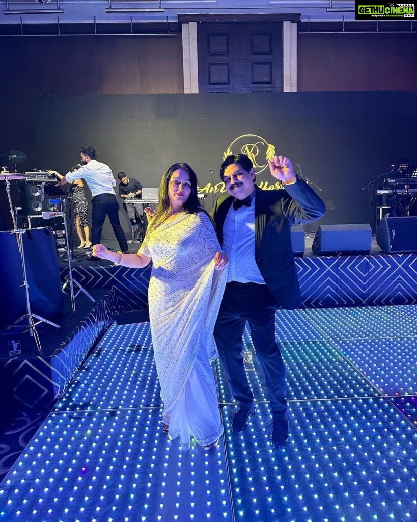 Poonam Dhillon Instagram - Fun Time with Family & Friends 💕❤️🎶✨💃🕺