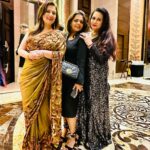 Poonam Dhillon Instagram - My sisters @rishmapai & brother in law @hrishikeshpai_bloomivf Party for her Lovely Daughter @apai314 & son in law @raviparikh2 was the party of the year!!! Real rocking - music / dances & best part was all friends who made it from far and near !! Loved it 🥰 The St. Regis Mumbai
