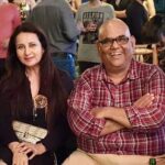Poonam Dhillon Instagram - https://youtu.be/DIsTCGNGI8o Woke up this terrible news that Satish Kaushik is no more!!This song he sent me a while ago is the spirit of how he was - ever smiling & positive-This still in my whatsappchat with him . My Heart goes out to Shashi , his wife & Vanshika his daughter.. his joy @satishkaushik2178 🙏 Om Shanti