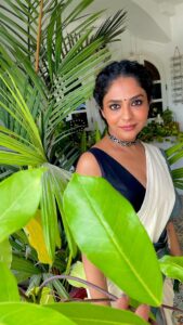 Poornima Indrajith Instagram - Got dressed up and took zillion pics because I felt beautiful ♥️
Shout out to my fun neighbour and her bestie for these mad clicks @ranjini_h @ranjinijose
