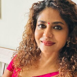 Poornima Indrajith Instagram - Any Pochampally lovers here ? 
@indrajith_s Thank you for the pics and for this beautiful saree ♥️♾
#pochampillyikat #handwoven  #saree #sareelove