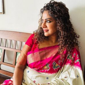 Poornima Indrajith Instagram - Any Pochampally lovers here ? 
@indrajith_s Thank you for the pics and for this beautiful saree ♥️♾
#pochampillyikat #handwoven  #saree #sareelove