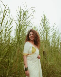 Poornima Indrajith Instagram - Onam 2022 🌾✨🌼 💛
Pic : @manekha_ 
Wardrobe : @pranaahbypoornimaindrajith