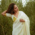 Poornima Indrajith Instagram - Onam it is ✨❤️🌾 Pic: @manekha_ Wardrobe: @pranaahbypoornimaindrajith