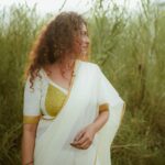 Poornima Indrajith Instagram - Onam it is ✨❤️🌾 Pic: @manekha_ Wardrobe: @pranaahbypoornimaindrajith