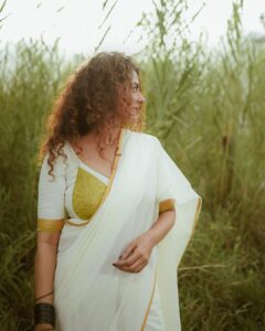 Poornima Indrajith Instagram - Onam it is ✨❤️🌾
Pic: @manekha_ 
Wardrobe: @pranaahbypoornimaindrajith