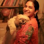 Poornima Indrajith Instagram - Appreciation post to all the pet moms out there. Aren’t we all blessed ♥️ Taking a moment to be grateful for all the love I receive. Here are the names of my fur babies:) Booboo . Nala . Boba . Laila Pic by : @athul_krishna________ #petmom #happymothersday