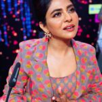 Poornima Indrajith Instagram - 🌸 Hair and Make up : @jaan_moni_das Assisted by : @priyankaalbert Show : @mazhavilmanoramatv