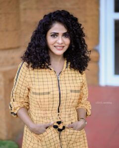 Poornima Indrajith Instagram - Khadi mundu but my way 😎
Wardrobe: @pranaahbypoornimaindrajith 

#pranaahpret #comingsoon

Pic @_shazz064_ 
#khadi #handloomlove #khadimundu