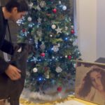 Prateik Babbar Instagram - december 13th 2022 on my mother’s 36th death anniversary ❤️♾️ happy holidays from chico & prat 🎄❤️ Chico's Home
