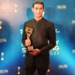 Prateik Babbar Instagram - SO THIS HAPPENED‼️ “YOUTH ICON” & “MASTER OF VERSATILITY” for my show CHAKRAVYUH‼️ humbled & grateful 🙏🏽 thank you so much for this honour‼️ @tellychakkar @mxplayer @applausesocial @mayavidonline #ITSA2022 ❤️🙏🏽