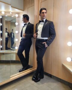 Prateik Babbar Instagram - about last night 🖤

for the #FilmfareAwards2022 🖤#Wolf777NewsFilmfareAwards #2022 🖤

wearing maestro @shahabduraziofficial & shoes by @louboutinworld 🔥🖤

styled by the genius @rahulvijay1988 & my superstar @tanster24 🔥🖤

shoutout to my glam team & dream team @kajol_kanther @kaustubhpevekar @pushkar_soni4777 we clean up good! 🔥🖤

thank you all for making me look & feel like a zillion bucks! ❤️

p.s. - i love you @jiteshpillaai & team #filmfare @anewradha ❤️ thank you for having me! ❤️

@filmfare 🖤❤️