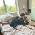 Prateik Babbar Instagram - morning routine.. 🤍 Chicos Bed!!
