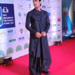 Prateik Babbar Instagram - last evening at the 53rd edition of @iffigoa #2022 🙏🏽 for the special screening of #IndiaLockdown premiering december 2nd only on #ZEE5 🇮🇳🔒 outfit : @rishtabyarjunsaluja styling : @who_wore_what_when my glam dream team❕ hair : @kaustubhpevekar makeup : @makeupbykanther @kajol_kanther bts : @pushkar_soni4777 p.s. - thank you for a wonderful evening @iffigoa @imbhandarkar @penmovies @pjmotionpictures @pranavjain27 @saietamhankar @shwetabasuprasad11 @aahanakumra @hrishitaa_bhatt @sanjay_dawra ❤️ IFFI Goa