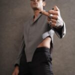 Prateik Babbar Instagram - @gq 🖤 you know how we do❕ jacket : @alterx.x shoes : @voganow shades : @calvinklein jewels : @alexandermcqueen @harleydavidson styled by my genius brotha @rahulvijay1988 & yours truly 🖤 shoutout❕my glam dream team❕ hair : @kaustubhpevekar @kaustubh_pevekar makeup : @kajol_kanther @makeupbykanther bts : @pushkar_soni4777 photographed by ace @montypanesarphotography 🙏🏽 #GQMOTY2022 @gqindia 🖤 GQ Men of the Year Awards night