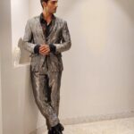 Prateik Babbar Instagram - about that night for #GqBestDressed2022 🖤 outfit by maestros : @rajeshpratapsinghworks & @rohitgandhirahulkhanna 🖤 shoes : @louboutinworld jewellery : @harleydavidson styled by my genius brotha @rahulvijay1988 🖤 shout out to my glam dream team 🖤 makeup : @kajol_kanther @makeupbykanther hair : @kaustubhpevekar photography : @pushkar_soni4777 @gqindia 🖤
