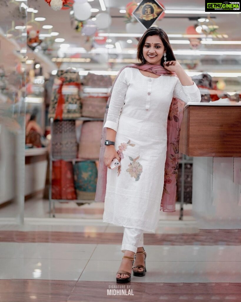 Pratheeksha G Pradeep Instagram - I call white the most powerful non-color; it's clean, optimistic, powerful…🤍🤍 👗 @pooja_hyper_shoppie 📸 @midhinlal Earrings @tayjarental_trivandrum Kollam