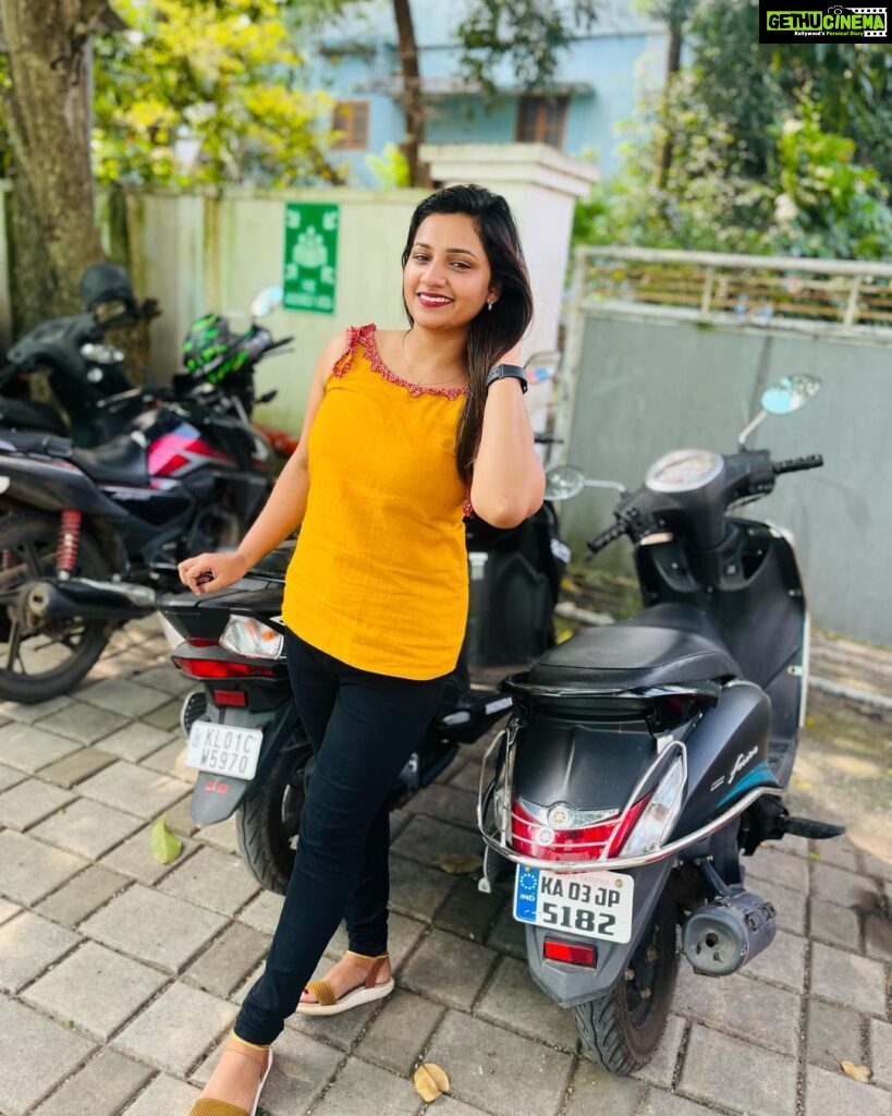 Pratheeksha G Pradeep Instagram - If you don’t have a smile, I’ll give you one of mine…💛💛💛 #pic #lovely #smile #face Thiruvananthapuram, Kerala, India