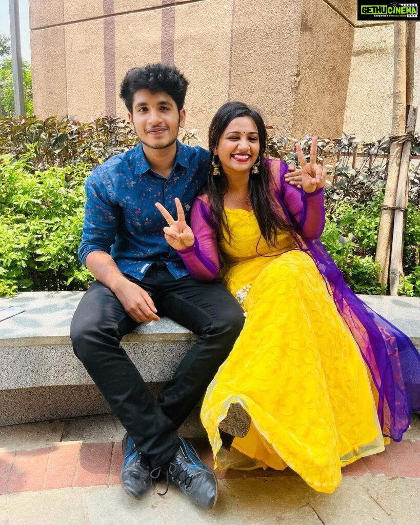 Pratheeksha G Pradeep Instagram - Bro…!!❤❣ @_.snehith._ #brother #cousin #partnerincrime Mumbai - मुंबई