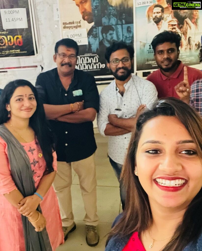 Pratheeksha G Pradeep Instagram - Saw the movie SIGNATURE ❤️❤️ With team Neeyum Njaanum❤️❤️ @sayanakrishna_official_ @lawellcameraman @shajinooranad #movietime #enjoyed #happytime Lenin Cinemas Ksfdc