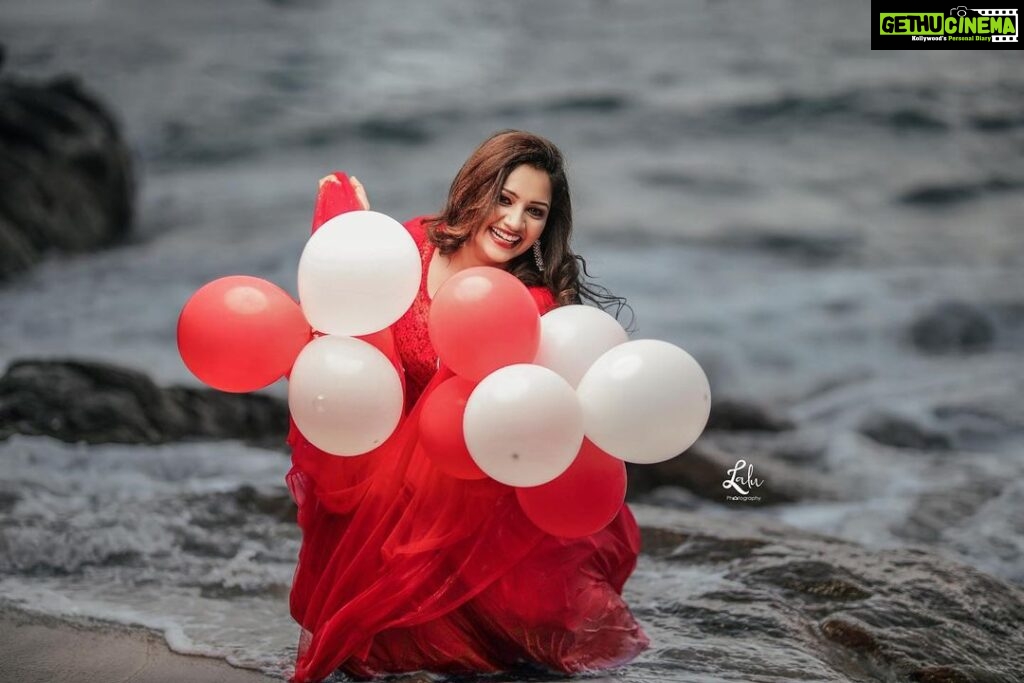 Pratheeksha G Pradeep Instagram - Just because you're awake doesn't mean you should stop dreaming…..❤❤ Pic @_lalu_photography_ Makeup @greenlife_divyarun Dress @nova_fashion_boutique_by_brind Kovalam Beach