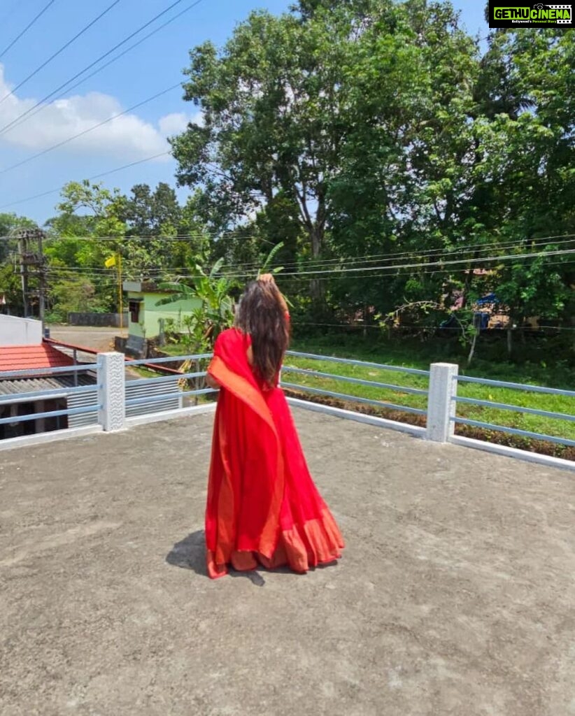 Pratheeksha G Pradeep Instagram - Even if happiness forgets you a little bit, never completely forget about it..❤❤ #homesweethome #naturelovers #pathanamthitta Elanthoor - ഇലന്തൂ൪