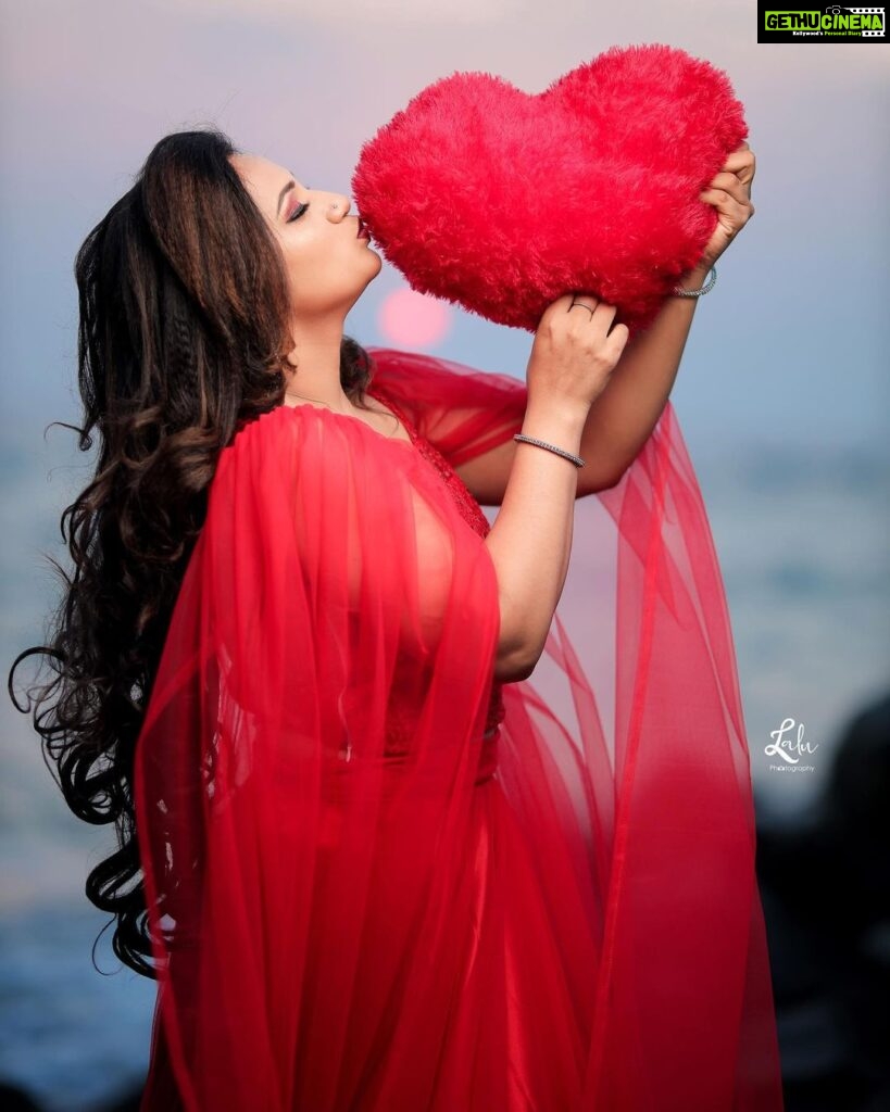 Pratheeksha G Pradeep Instagram - Love and love only..❤❤ Pic @_lalu_photography_ Dress @nova_fashion_boutique_by_brind Makeup @greenlife_divyarun Kovalam Beach