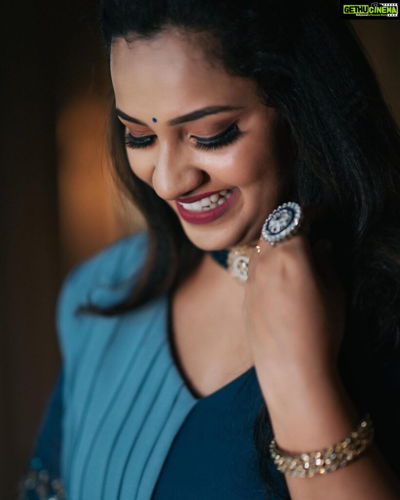 Pratheeksha G Pradeep Instagram - Nothing shakes the smiling heart..💙💙 @nova_fashion_boutique_by_brind @sivas_makeover_ @_stories_by_jibin_rajendran_ @aswa_plaza_ #pic #photoshooting #evngtym Thiruvananthapuram, Kerala, India