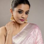 Priyamani Instagram - Elegance is the one beauty that never fades ❤️❤️ Outfit : @deepthiganeshlabel Jewellery : @aditi_collection Bangles : @deepthiganeshlabel 📸 : @kiransaphotography Styled by : @stylebyannapurna MUH : @pradeep_makeup @shobhahawale #custodyonmay12 #sareelove