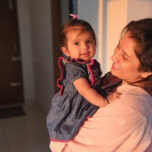 Priyanka Deshpande Instagram - Thangamani🤍🧿
.
.
.
#chiyalovesiha #sheisgrowinguptoofast #auntykitavama #myworld