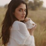 Priyanka Mohan Instagram - 🍂 Photos @vasanthphotography Styled by @stay__slay M&H @kalwon_beauty