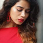 Priyanka Ruth Instagram - "Be passionate and bold. Always keep learning." 📸@mickey__creations #red#streetphotography #ilovemywork ##beyourself #bebold #instagood #instadaily #instgram#instareels #reekarofeelkaro♥️💯✌️ #saipriyankaruth