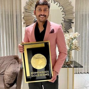 RJ Balaji Instagram - Best Entertainer Award for @mookuthiamman .! Consecutive second award
 after #LKG .!
This award is for my team’s hard work work and Dr. Ishari Ganesh’s trust in me!!!

Thank you Behindwoods and all you lovely people for the unbelievable love for #MookuthiAmman .! ❤️🙏