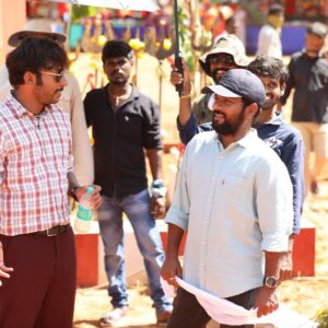 RJ Balaji Instagram - @mookuthiamman - Working stills !!! 😇
#MookuthiAmman