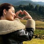 Raashi Khanna Instagram - Heart to heart 💚 #ooty