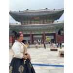 Radha Instagram - In traditional Korean attire, visited the majestic Gyeongbokgung Palace, South Korea. Understood the significance of keeping the traditions while visiting the palace. It gives so much of a vibe, truly blessed. It takes us back to those ancient times! What an amazing feeling. How’s it ? ❤️❤️ #korea #seol #travel #instagram