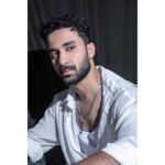 Raghav Juyal Instagram - पानी पियो सालो । ज़िंदगी ज़िंदाबाद Managed by - @yog_nardekar Shot by - @porusjain Styled by - @iamkenferns Hair stylist - @hairby_vijaylimbachiya Make up artist - @kondvilkarsuhas Driver - @arjunp822 Managing company - @blueorchidentertainment Mumbai, Maharashtra