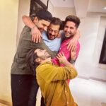 Raghav Juyal Instagram - With bhai ,always मजाड़ीं (fun) life , ❤️❤️love u bhai @beingsalmankhan for all the fun and happiness u give us in life 🌞🌞 zindagizindabaad ✊ #kisikabhaikisikijaan #zindagizindabaad Mumbai, Maharashtra