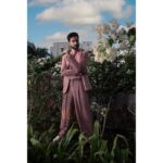 Raghav Juyal Instagram - Pink 🌸 Managed by - @yog_nardekar & @eshita_nimkar Shot by - @porusjain Styled by - @iamkenferns Hair stylist - @hairby_vijaylimbachiya Make up artist - @kondvilkarsuhas Driver - @arjunp822 Managing company - @blueorchidentertainment Mumbai - मुंबई