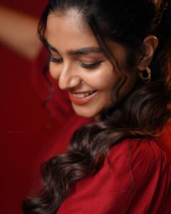 Rajisha Vijayan Instagram - Who said Red can’t be fun! ♥️

@house_of_vandy @jiksonphotography  @rizwan_themakeupboy